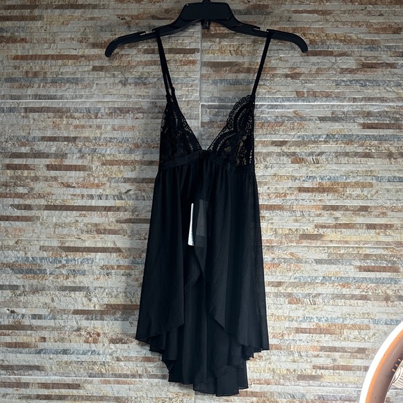 Elegant Black Lace Chemise - Picture 1 of 5
